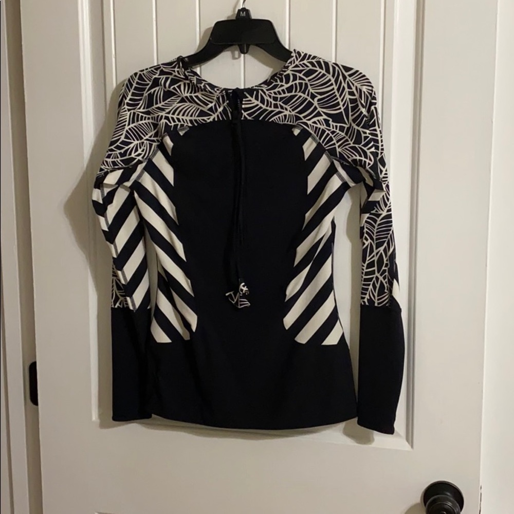 Lululemon long sleeve zip shirt! Black/white